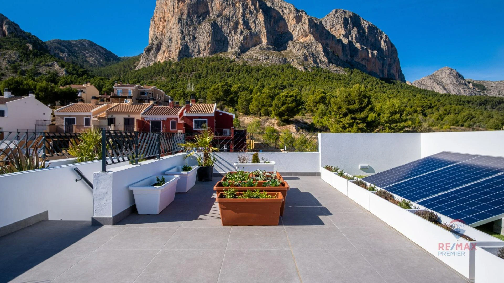 000115 - ¡Nueva villa de 3 dormitorios y 3 baños con magníficas vistas al mar en Polop Hills!
