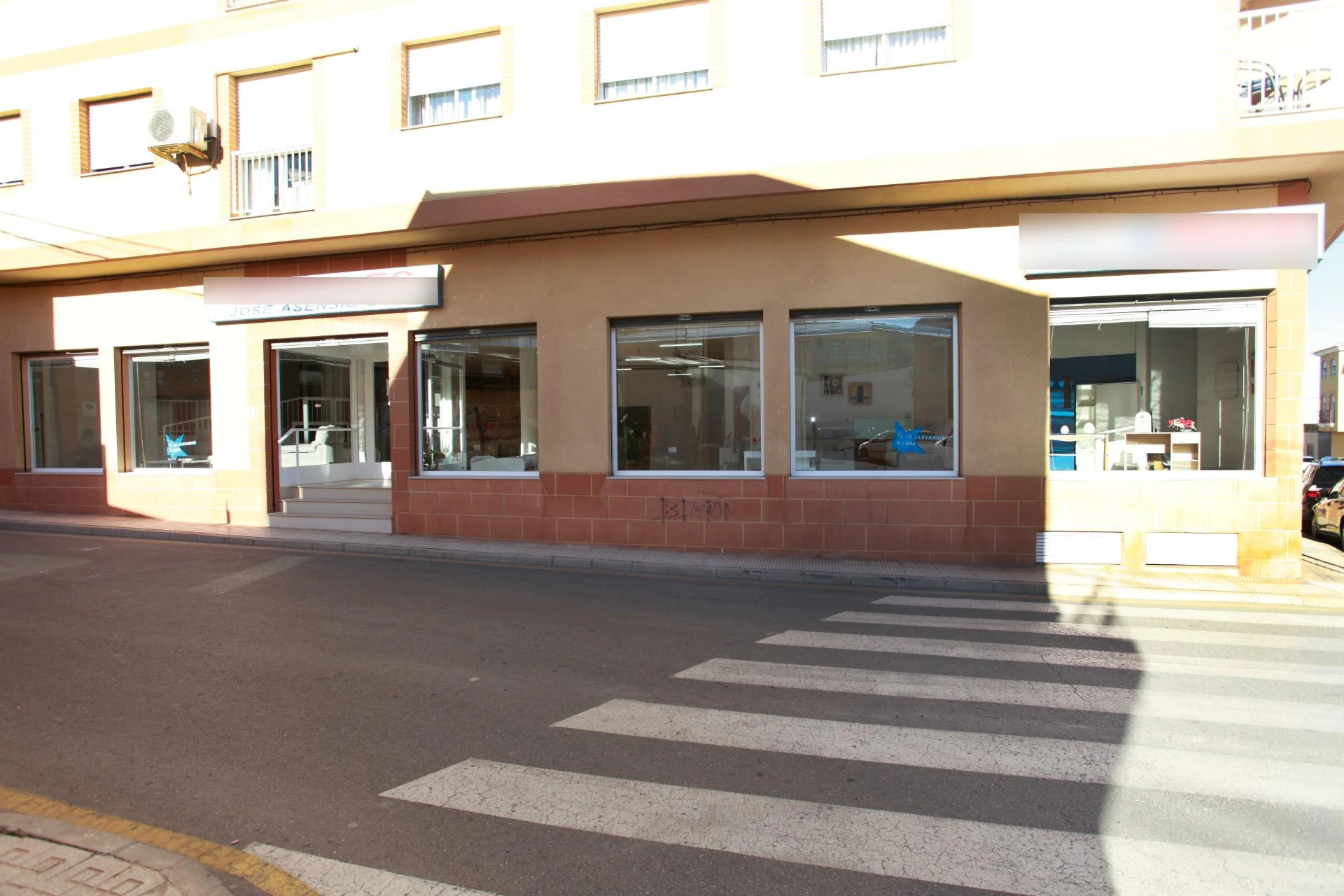 RML-02848 - Local comercial con 6 plazas de garaje, con posibilidad de cambio de uso, 584 metros a 3 calles