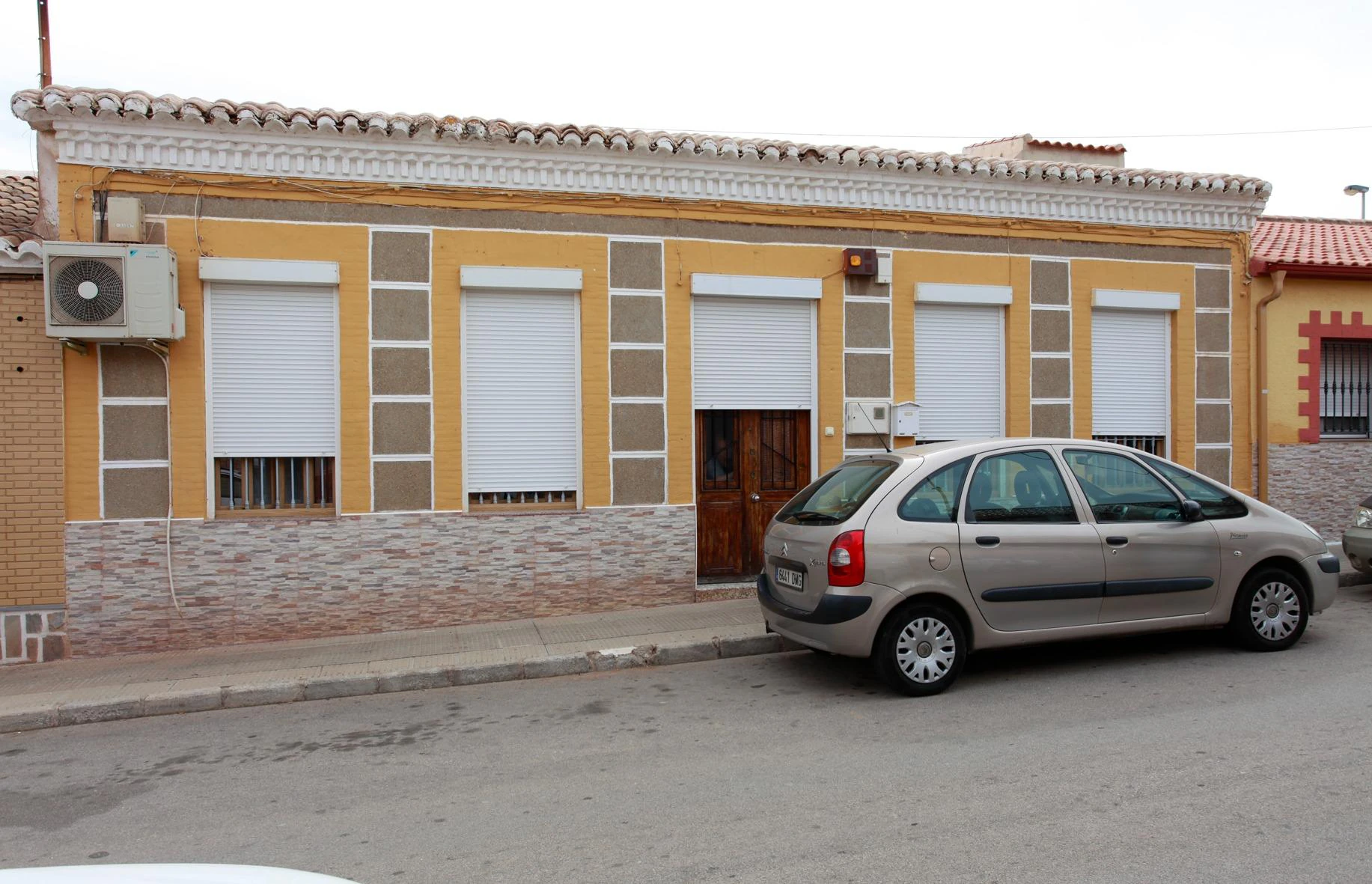 RML-01506 - Casa con local comercial y 4 Habitaciones + Garaje En Cartagena
