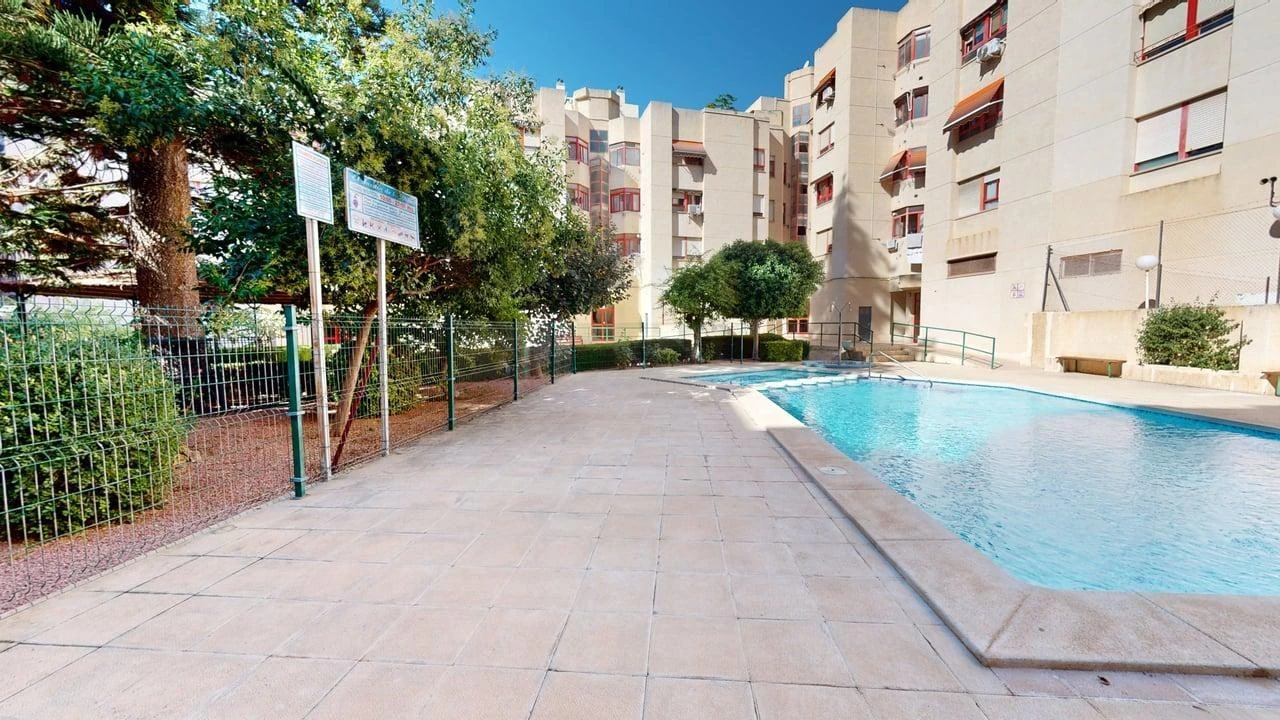 RML-02740 - Amplio apartamento de 3 dormitorios con piscina en el centro de Villajoyosa