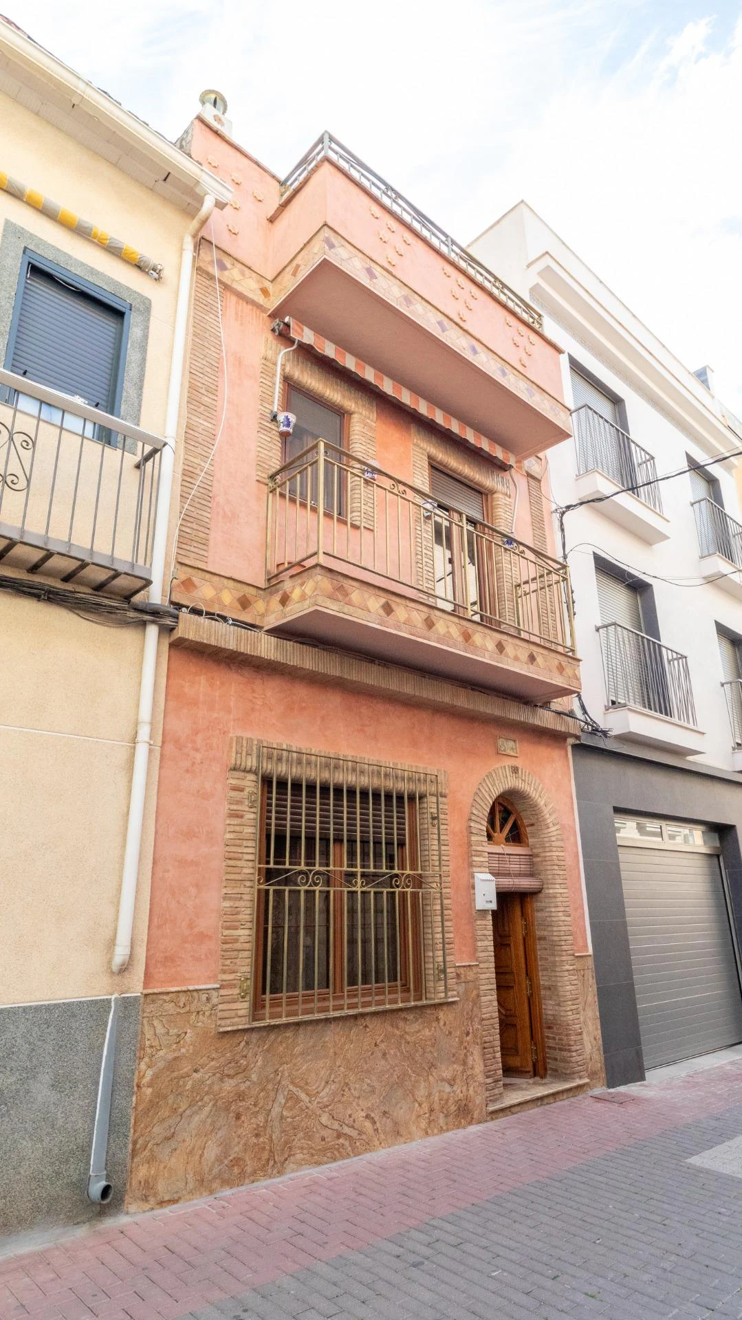 RML-03115 - Casa junto a Paseo