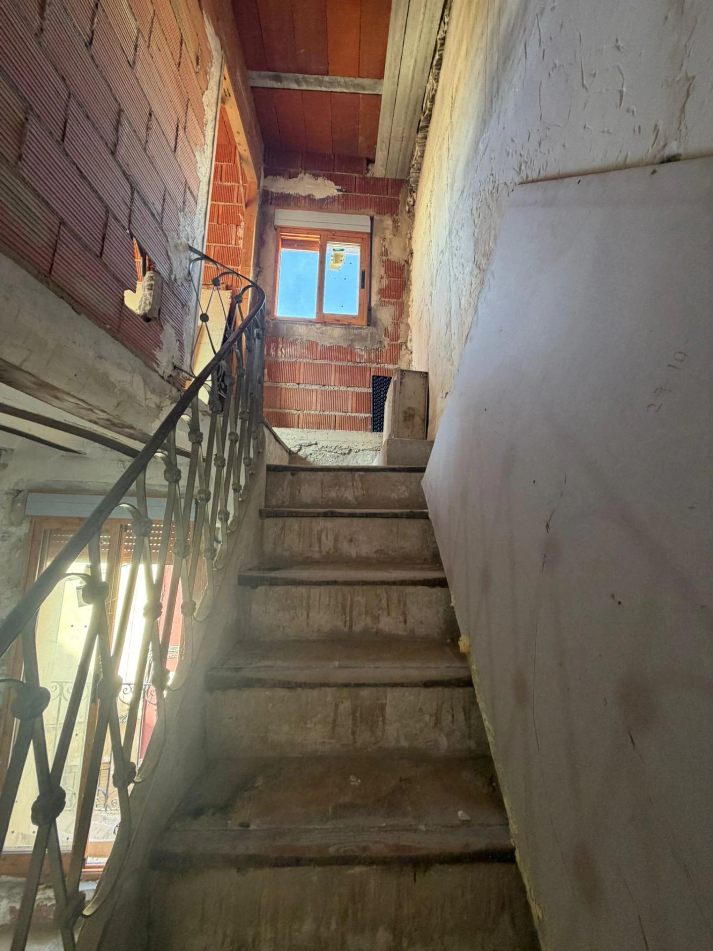CASA EN PLENO CENTRO DE ABARAN