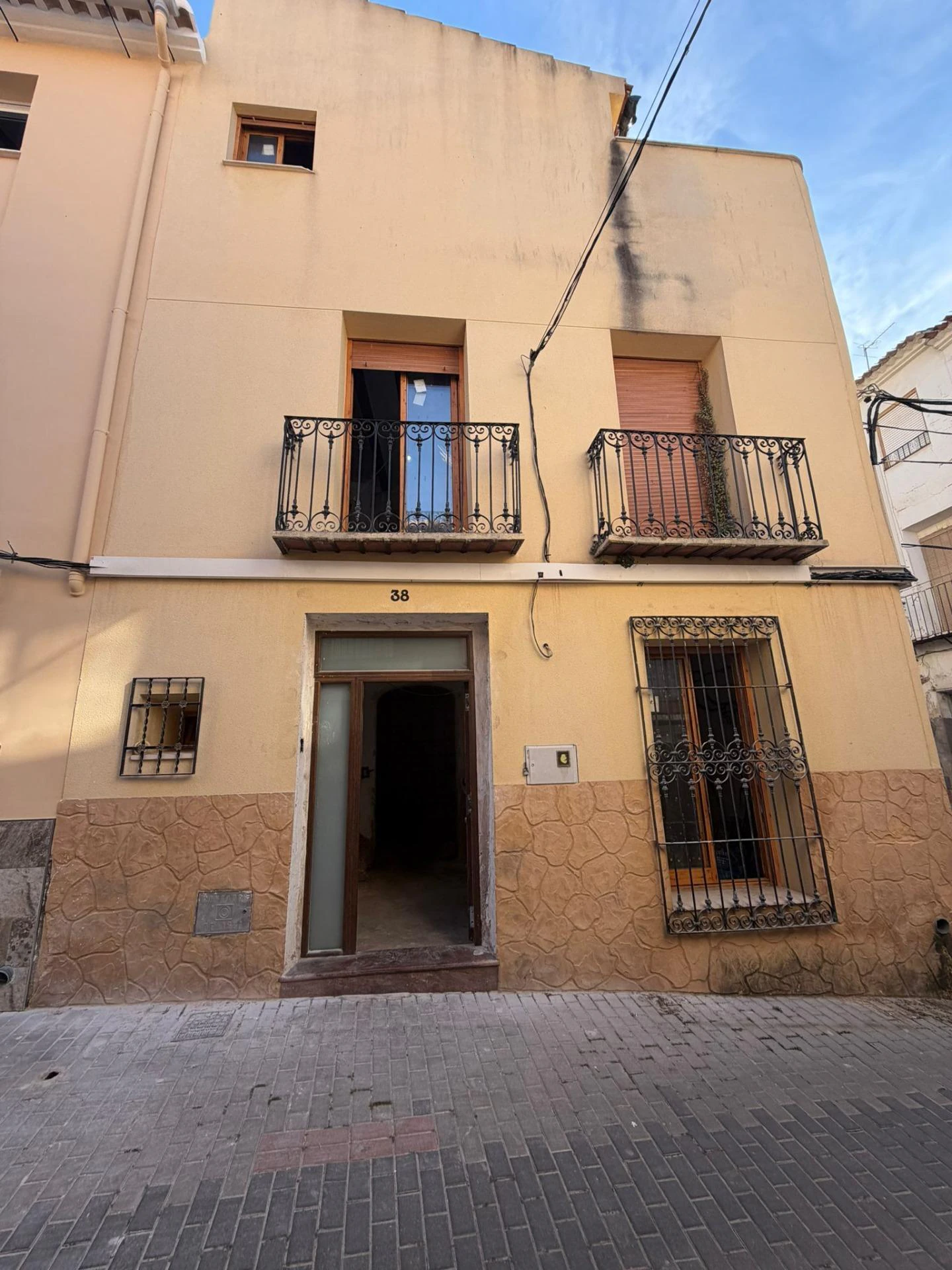 RML-03116 - CASA EN PLENO CENTRO DE ABARAN