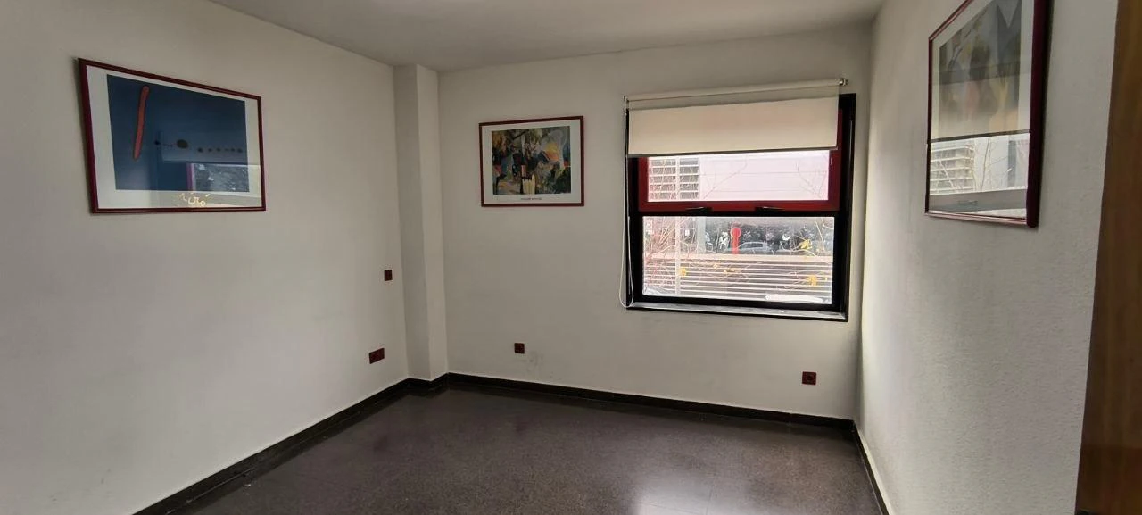 RML-02930 - Oficina en Edificio Nelva, Atalayas con plaza de garaje – 65 m² lista para entrar