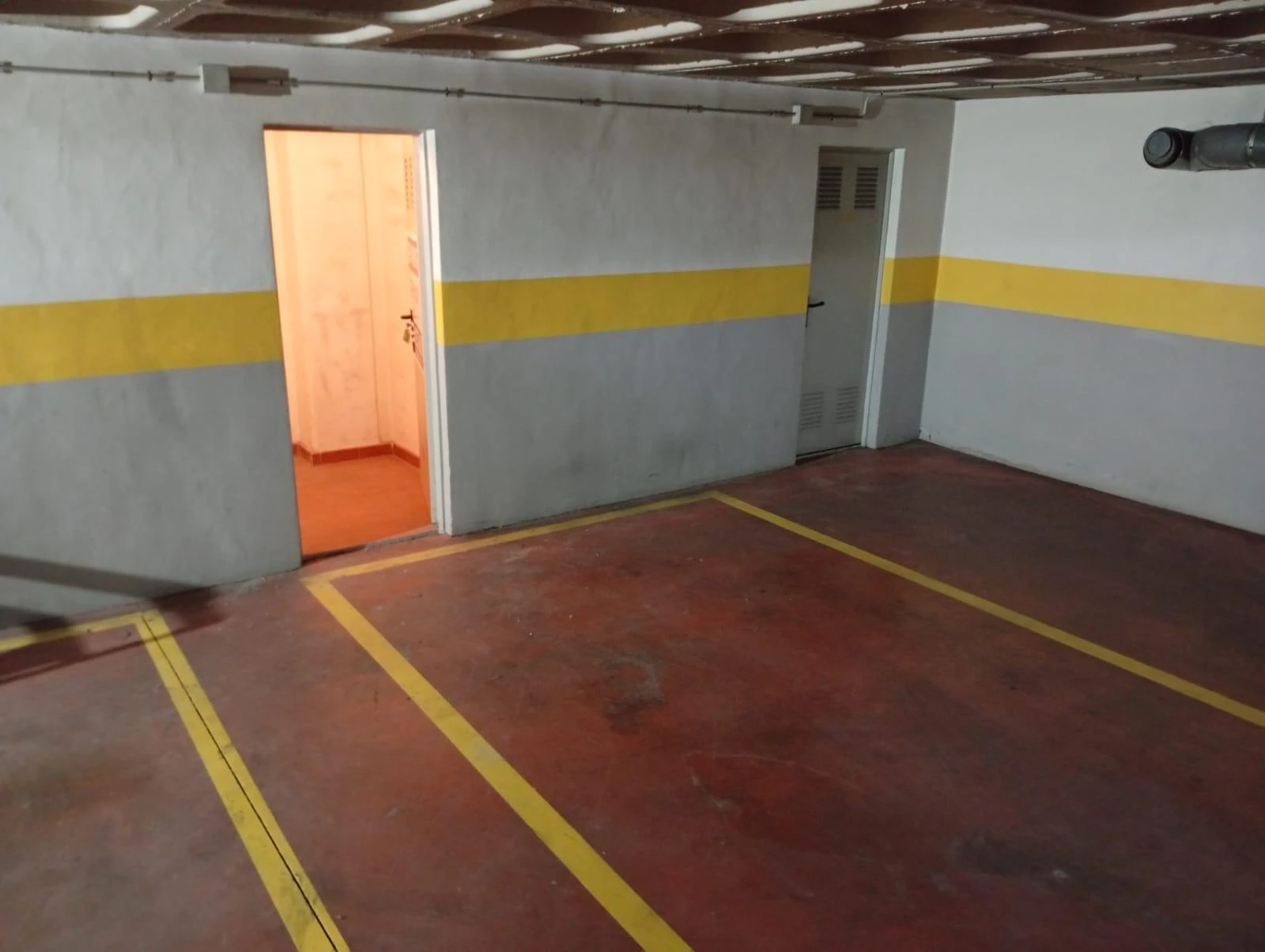 PLAZA DE GARAJE CON TRASTERO