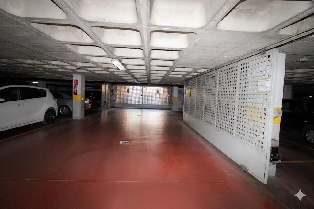 PLAZA DE GARAJE CON TRASTERO