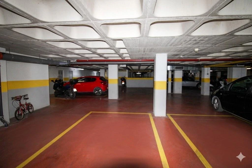 PLAZA DE GARAJE CON TRASTERO