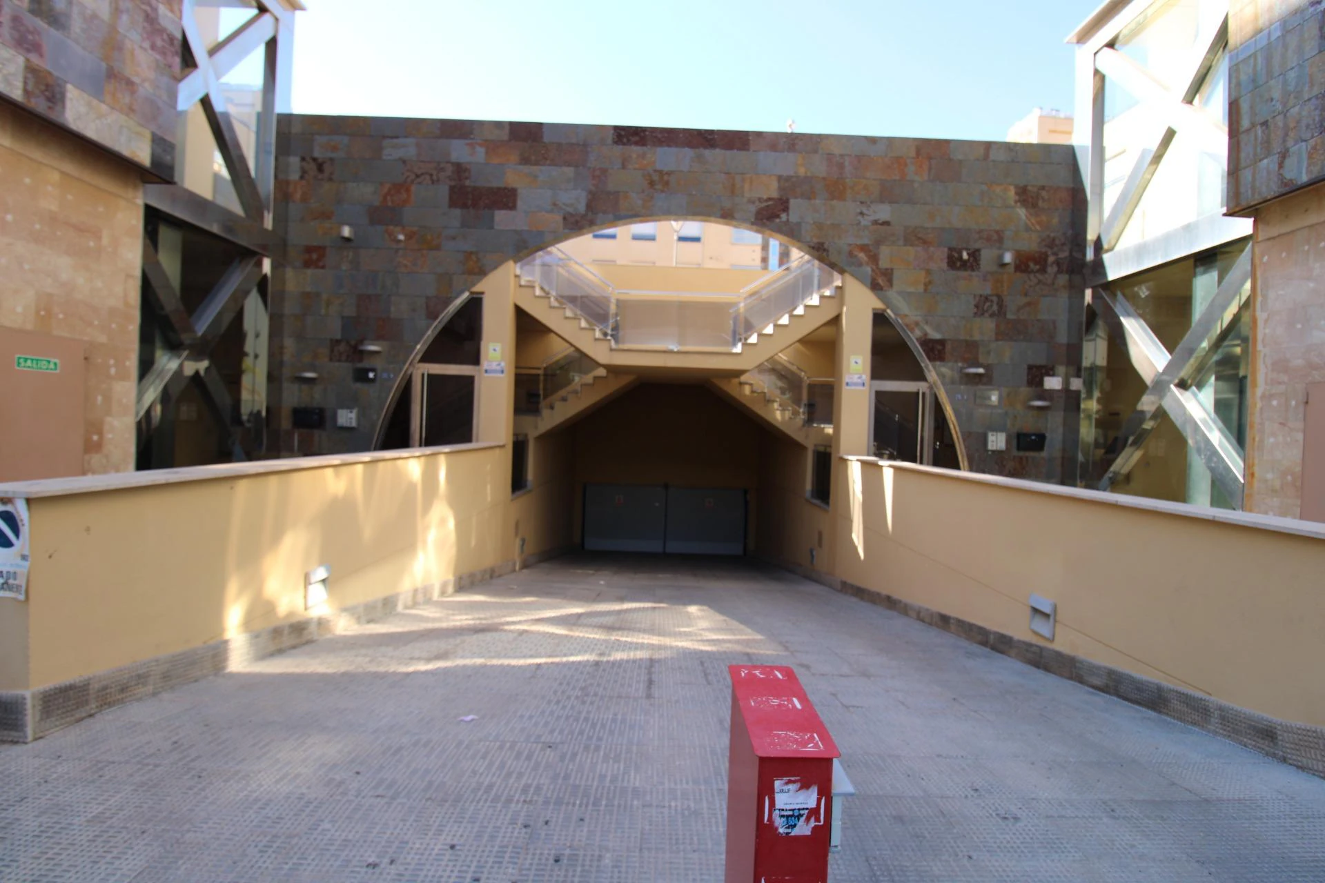 PLAZA DE GARAJE CON TRASTERO