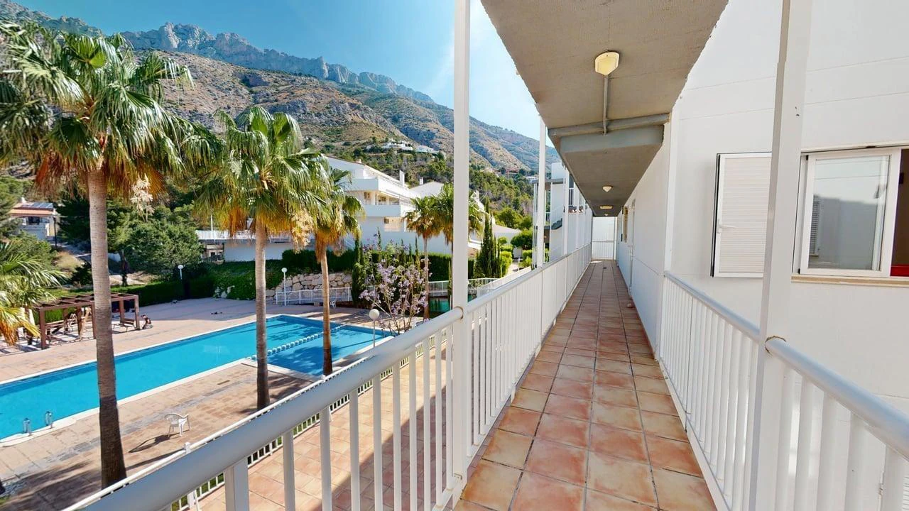 Amplio apartamento con vistas al mar en venta en Altea La Vella.