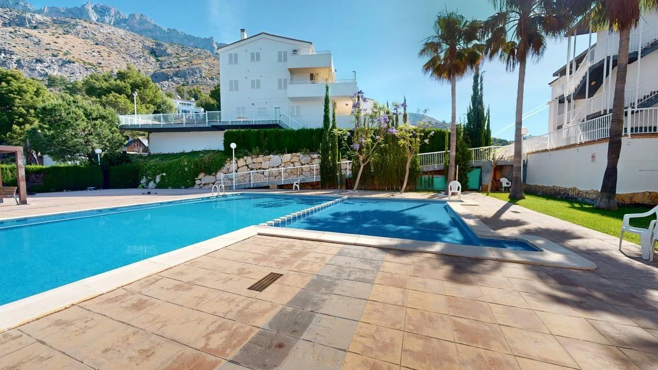 Amplio apartamento con vistas al mar en venta en Altea La Vella.