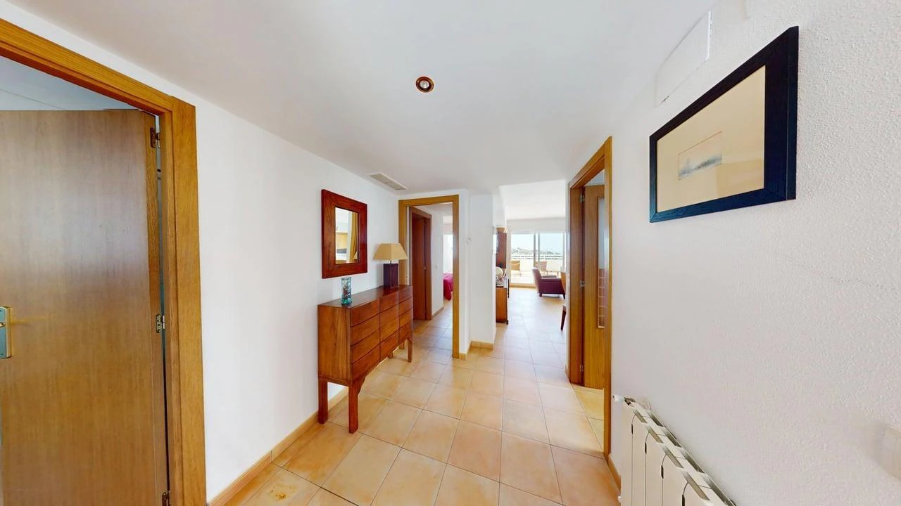 Amplio apartamento con vistas al mar en venta en Altea La Vella.