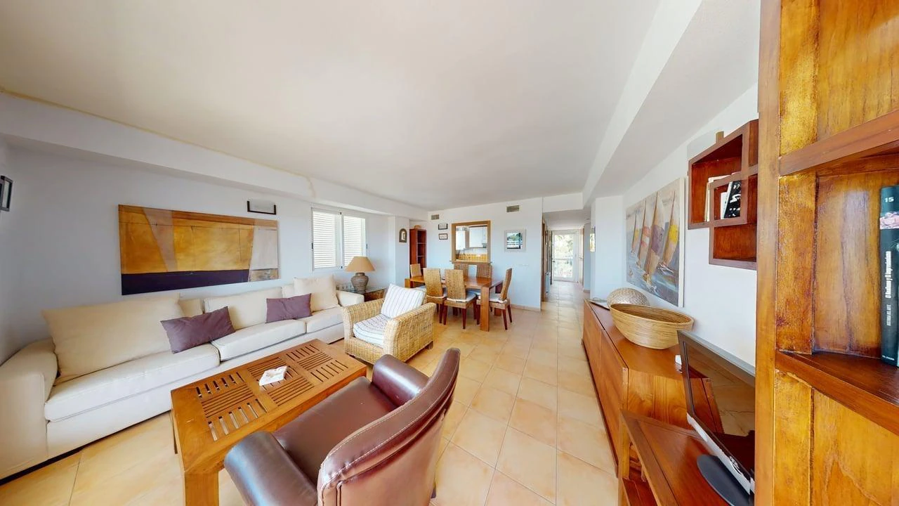 Amplio apartamento con vistas al mar en venta en Altea La Vella.