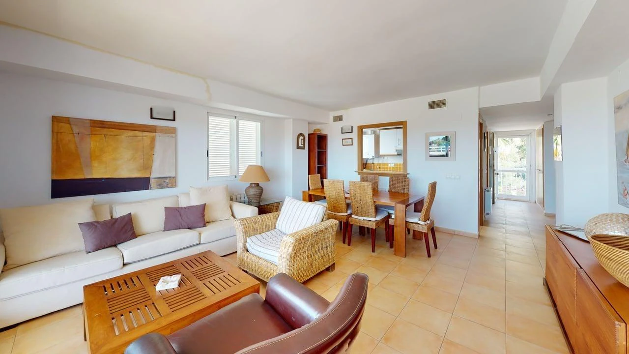 Amplio apartamento con vistas al mar en venta en Altea La Vella.