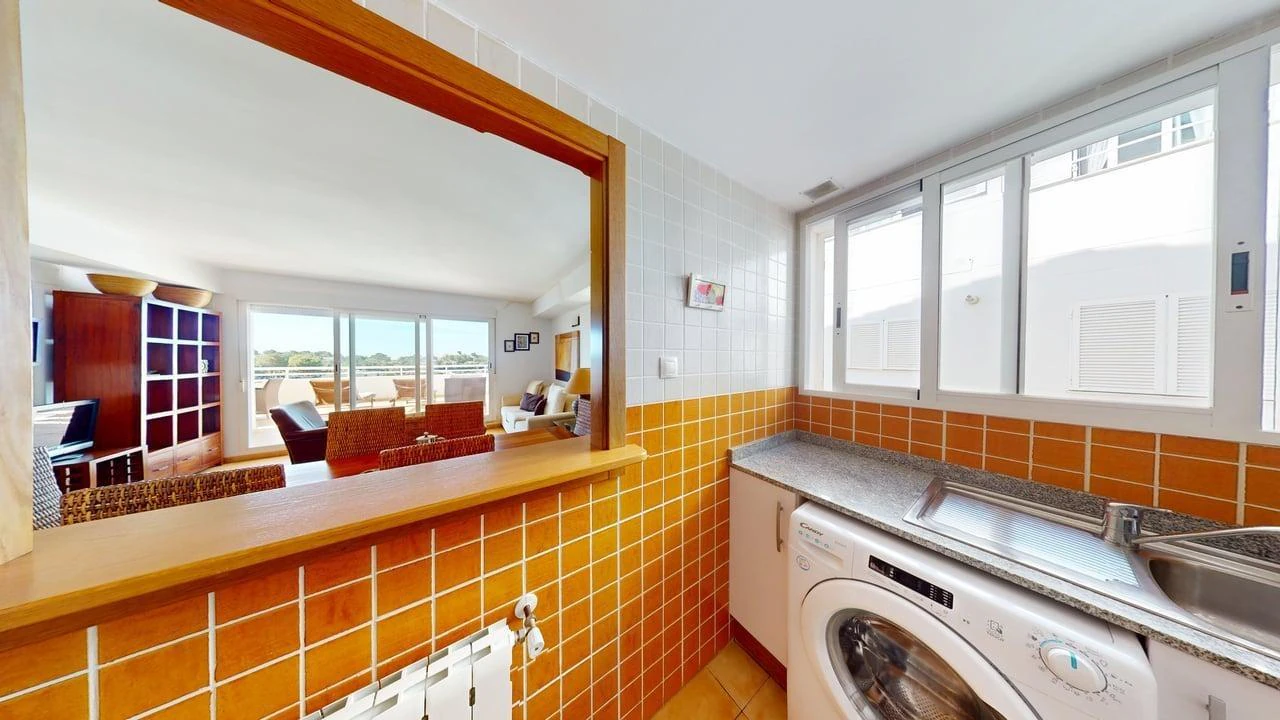 Amplio apartamento con vistas al mar en venta en Altea La Vella.