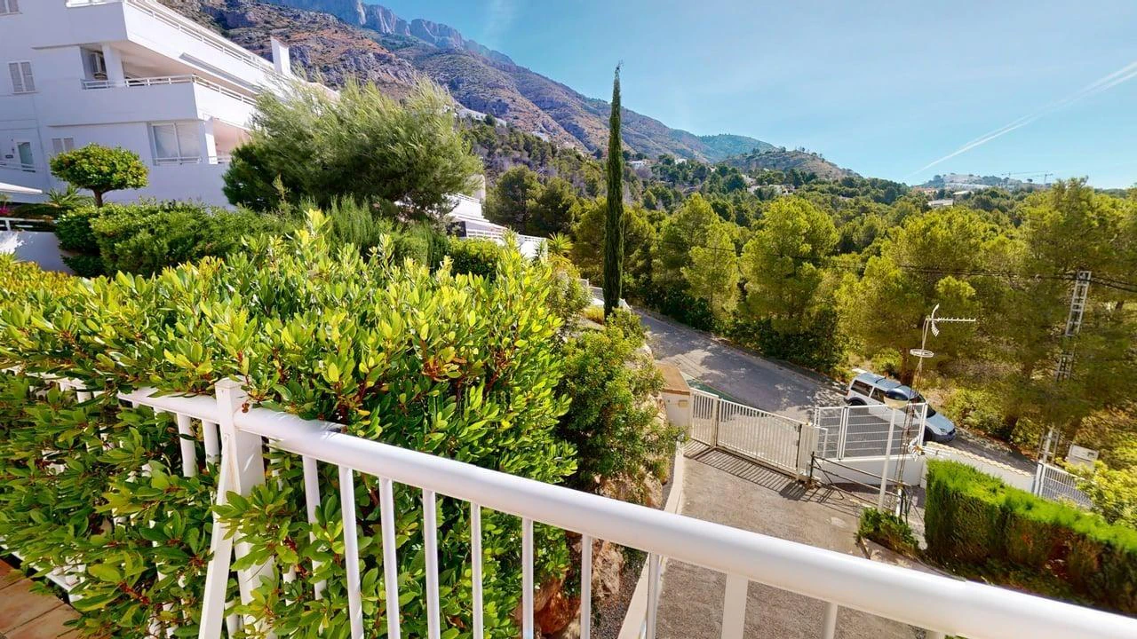 Amplio apartamento con vistas al mar en venta en Altea La Vella.