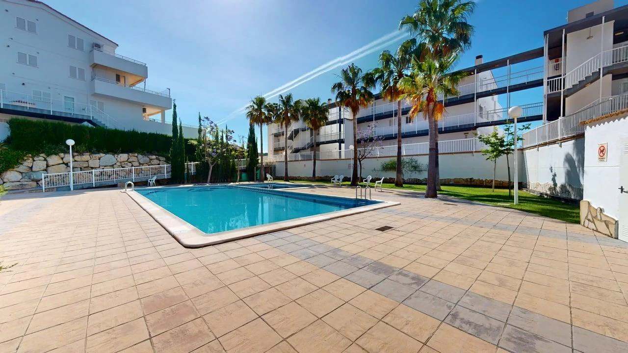 Amplio apartamento con vistas al mar en venta en Altea La Vella.