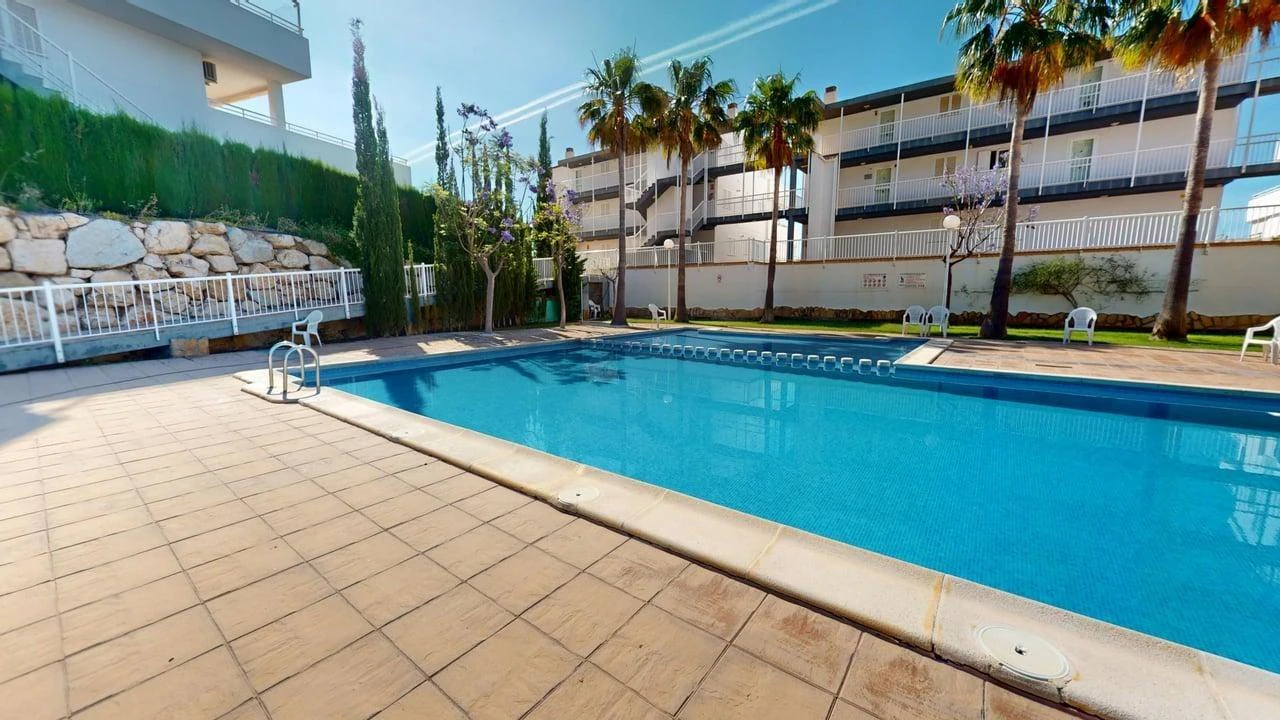 Amplio apartamento con vistas al mar en venta en Altea La Vella.