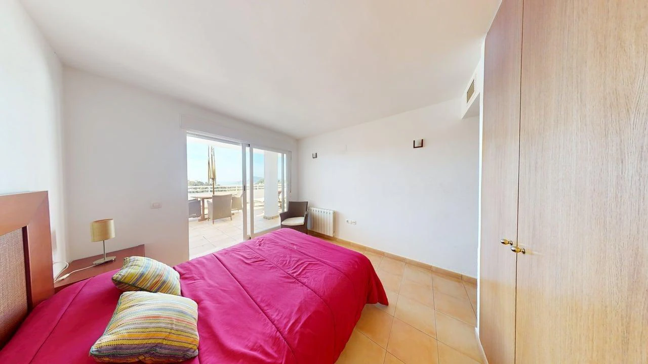 Amplio apartamento con vistas al mar en venta en Altea La Vella.