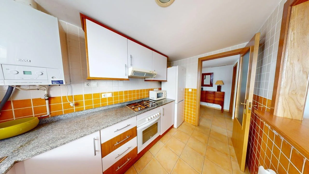 Amplio apartamento con vistas al mar en venta en Altea La Vella.