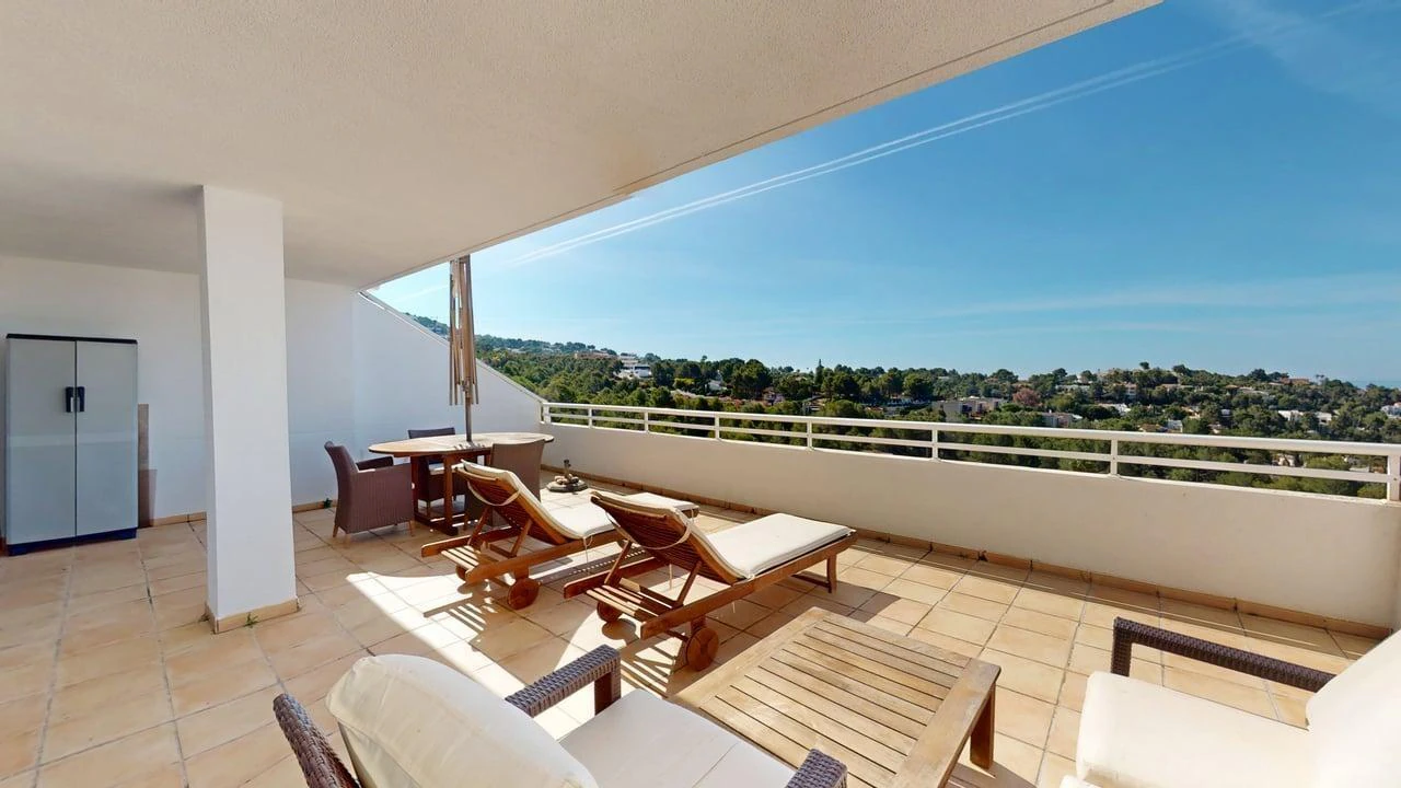 Amplio apartamento con vistas al mar en venta en Altea La Vella.