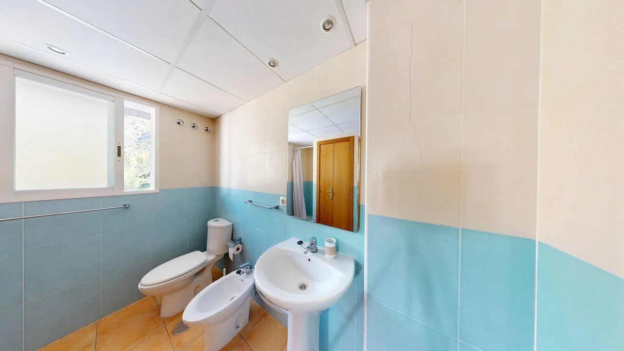 Amplio apartamento con vistas al mar en venta en Altea La Vella.