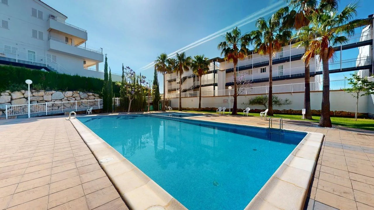 Amplio apartamento con vistas al mar en venta en Altea La Vella.
