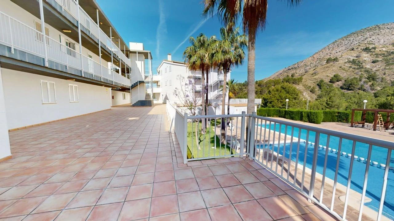 Amplio apartamento con vistas al mar en venta en Altea La Vella.