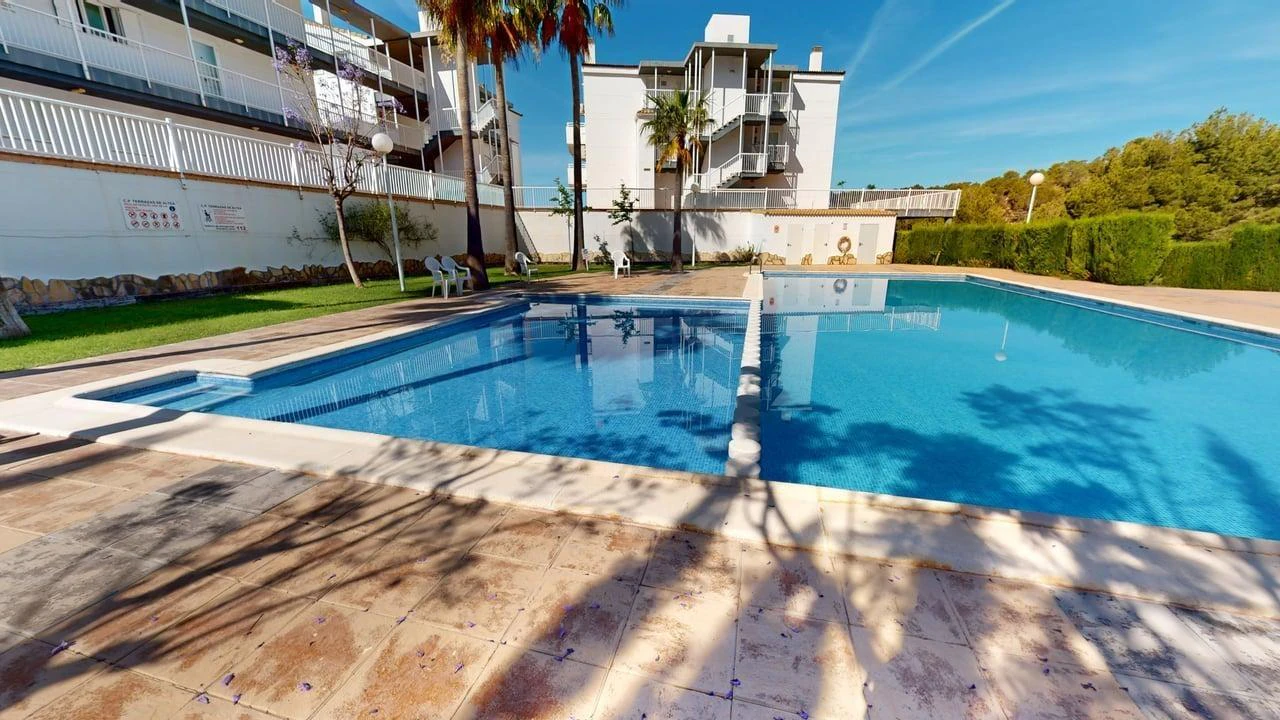 Amplio apartamento con vistas al mar en venta en Altea La Vella.