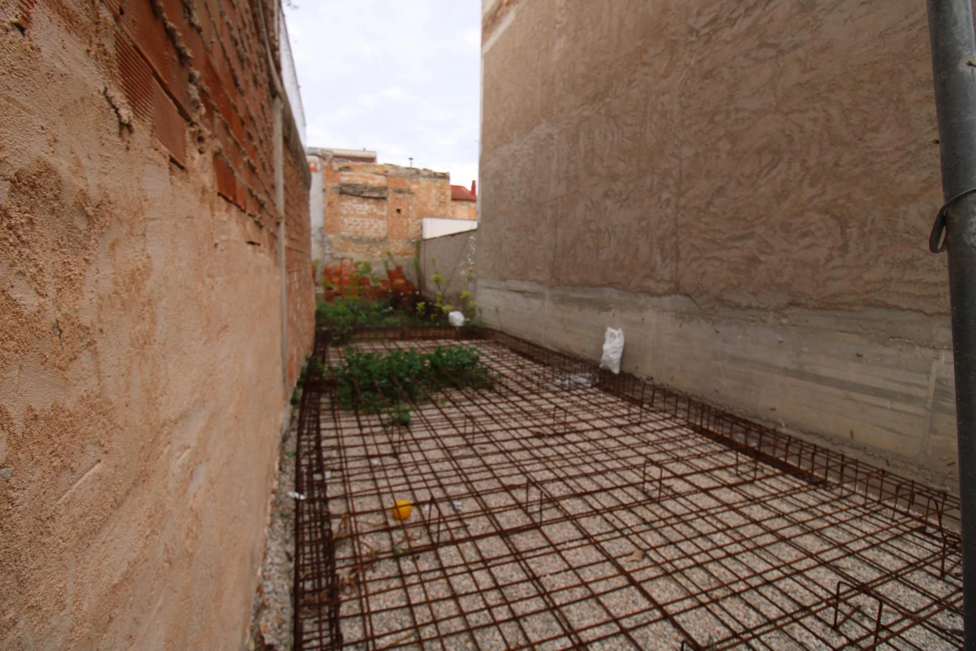 RML-03043 - Solar Urbano con Proyecto y Obra Iniciada en el Corazón de La Raya (Murcia)