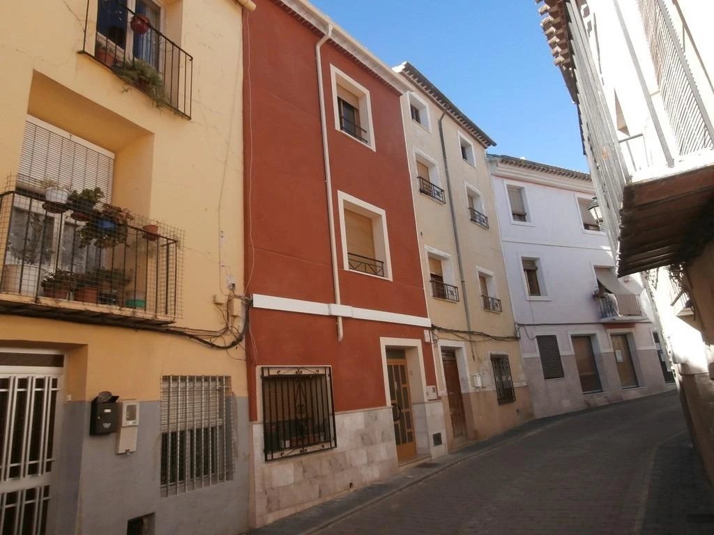 RML-02716 - FANTASTICA Y AMPLIA VIVIENDA UNIFAMILIAR PARA REFORMAR CERCA DE TODOS LOS SERVICIOS