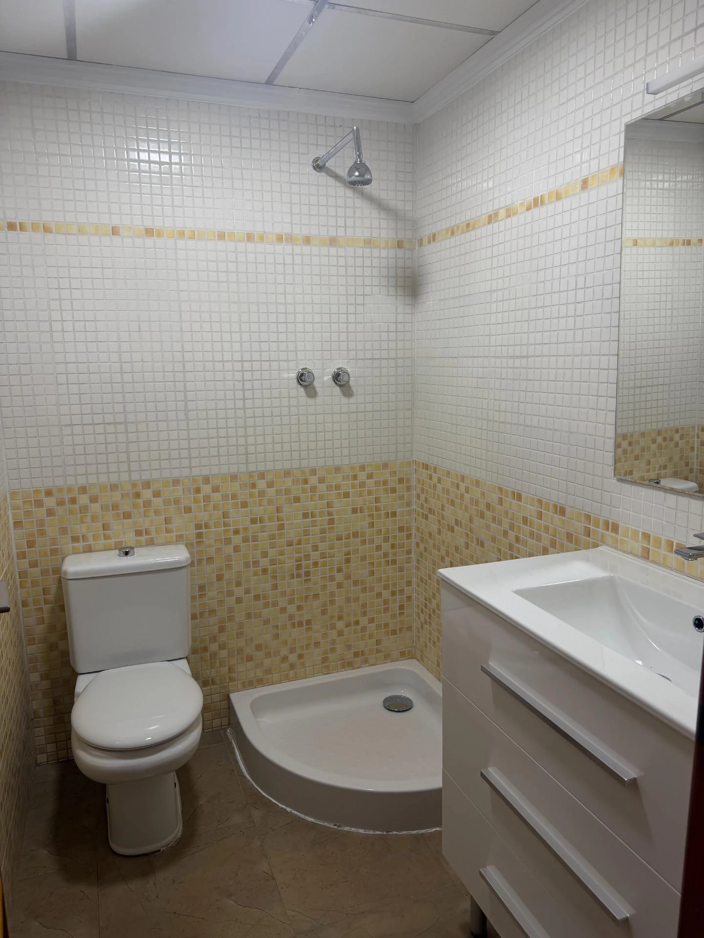 Piso de 4 dormitorios con terraza de 70 m² y barbacoa