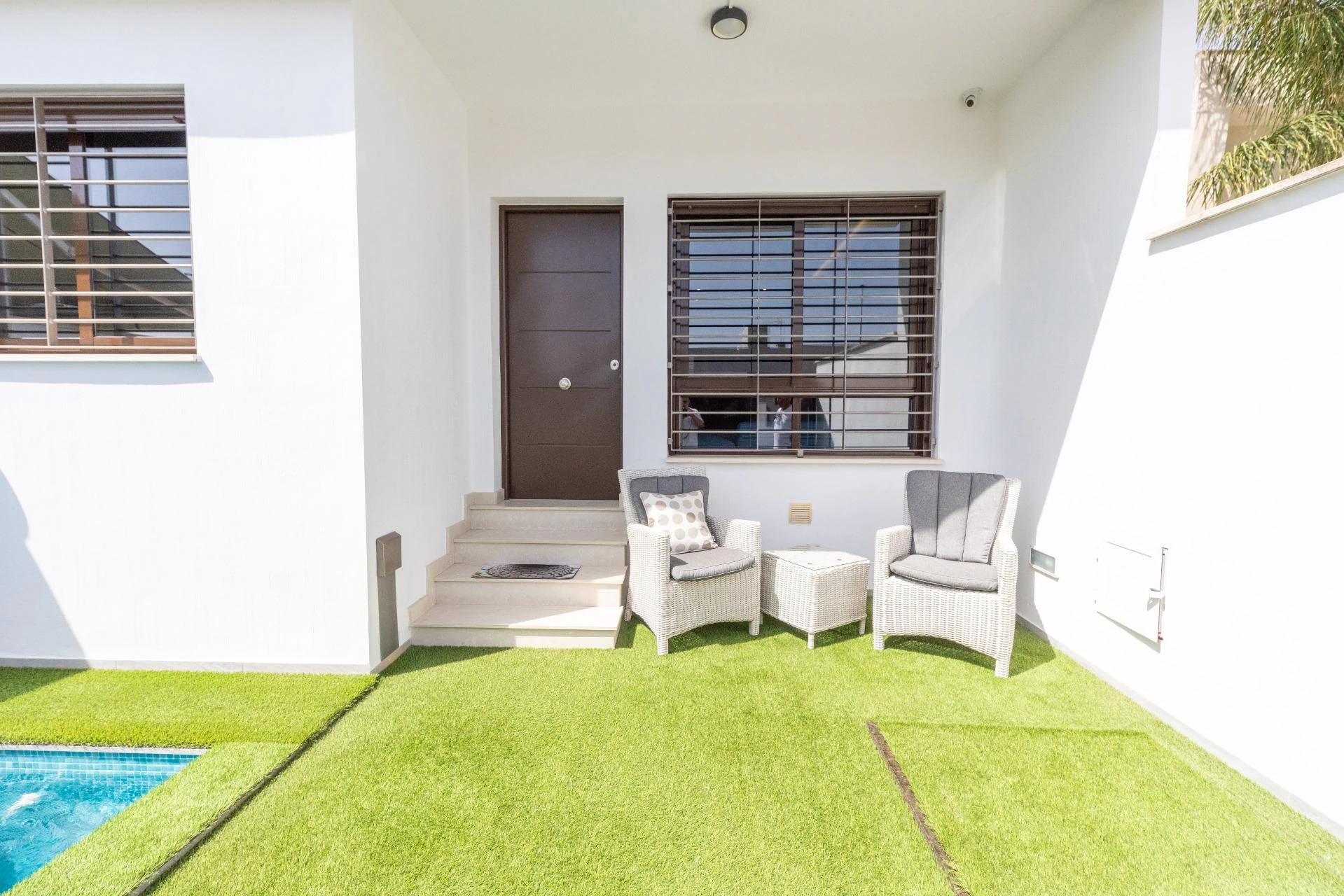 DUPLEX ADOSADO CON PISCINA y SOLARIUM CON JACUZZI