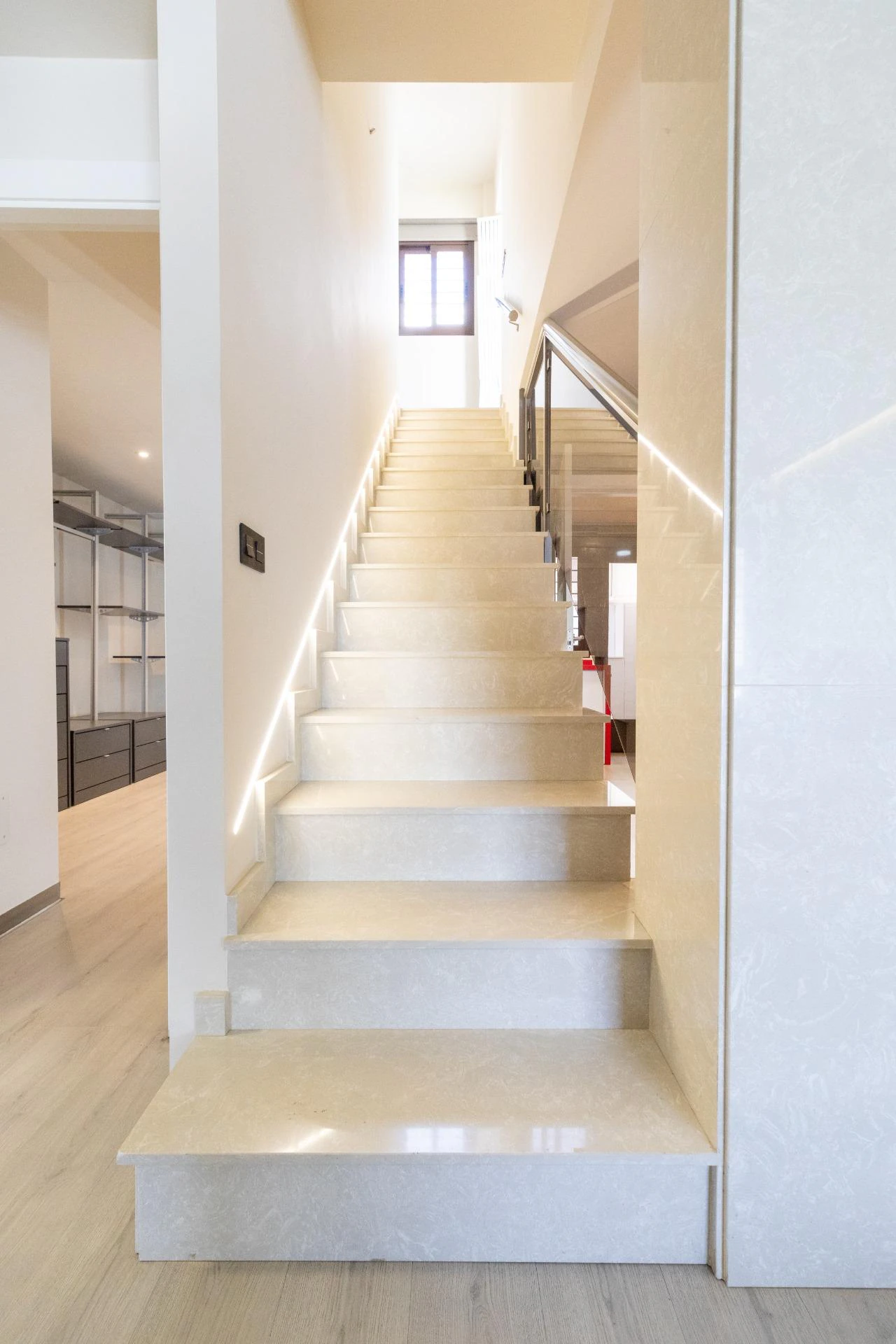 DUPLEX ADOSADO CON PISCINA y SOLARIUM CON JACUZZI