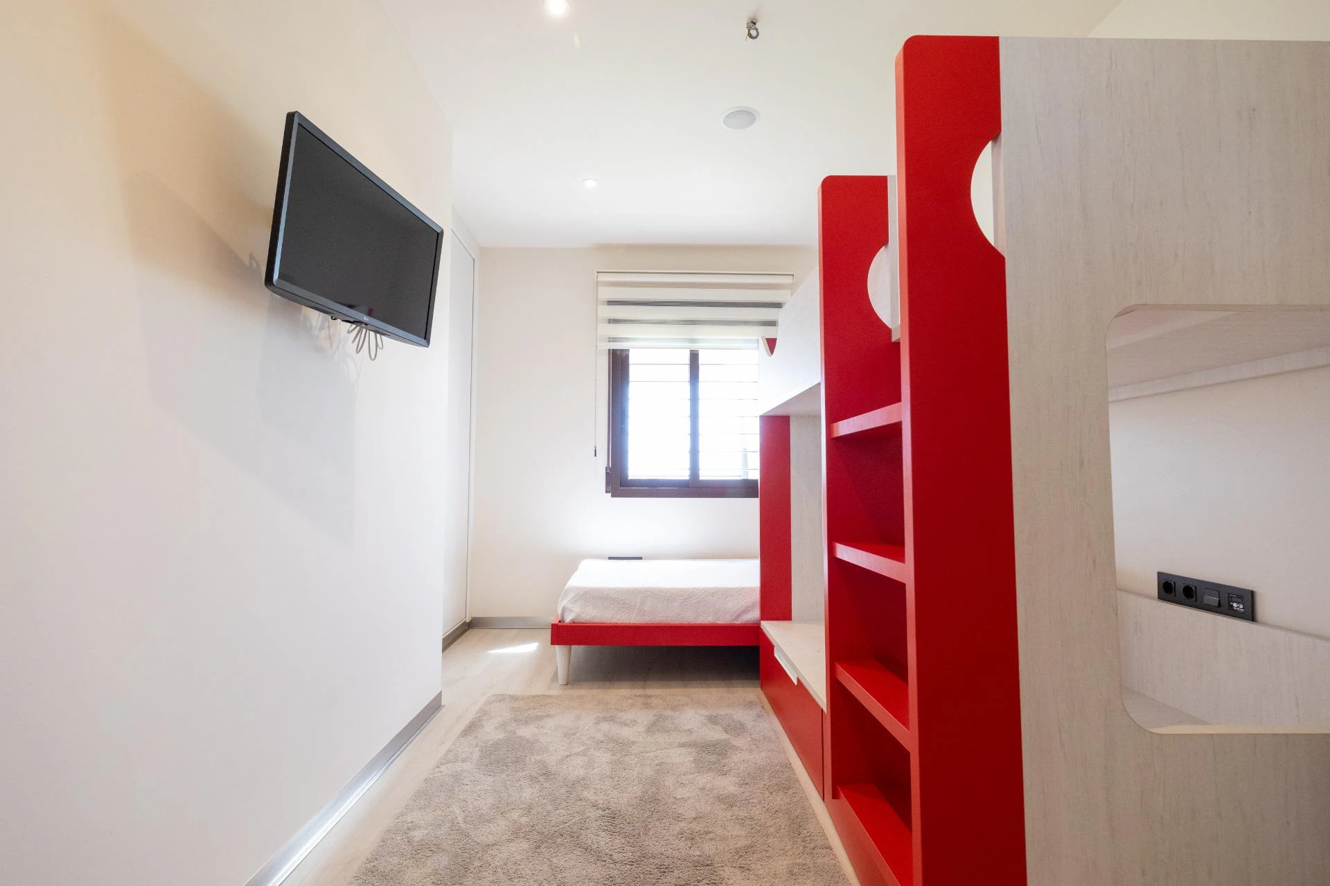 DUPLEX ADOSADO CON PISCINA y SOLARIUM CON JACUZZI