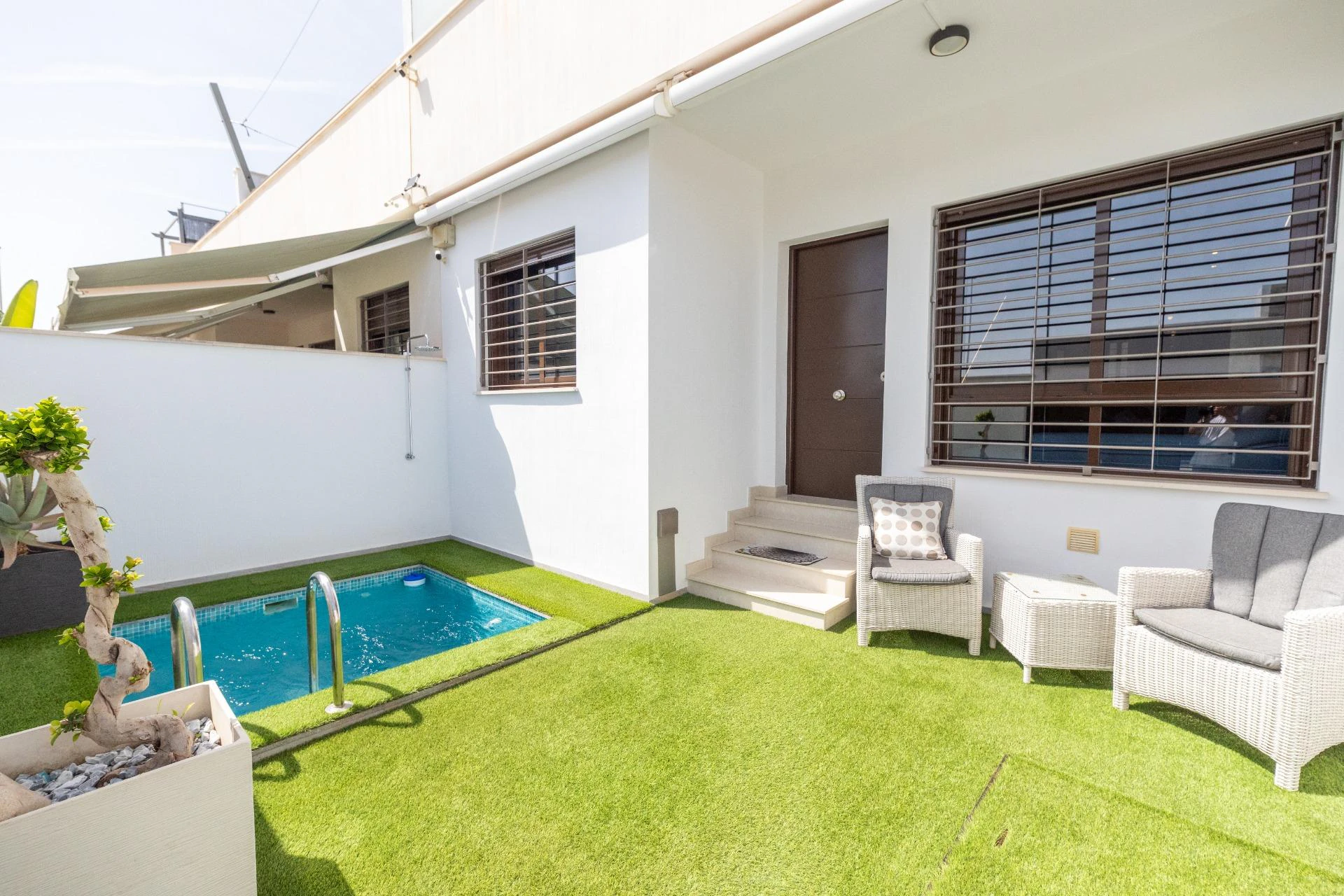 DUPLEX ADOSADO CON PISCINA y SOLARIUM CON JACUZZI