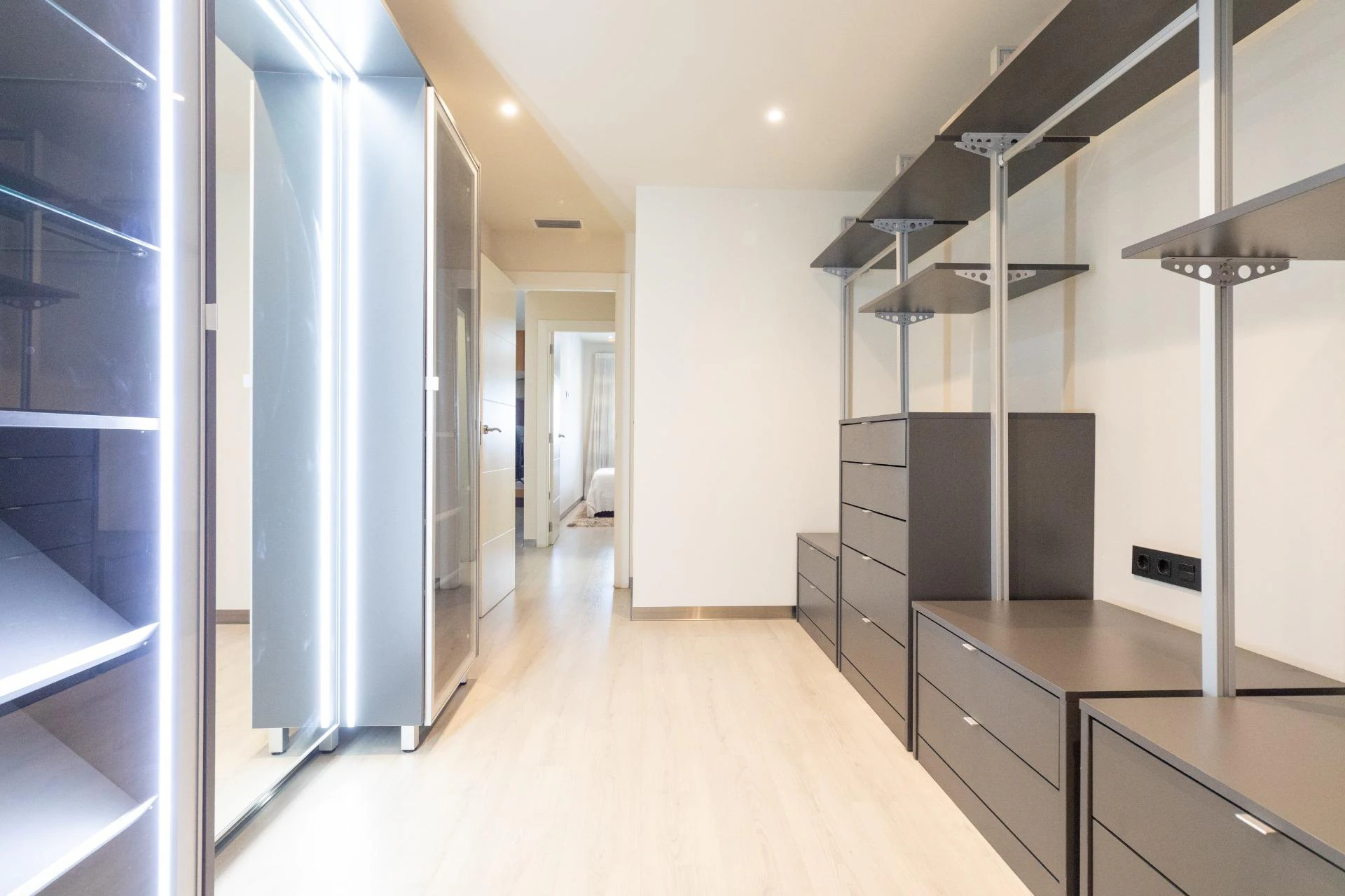 DUPLEX ADOSADO CON PISCINA y SOLARIUM CON JACUZZI