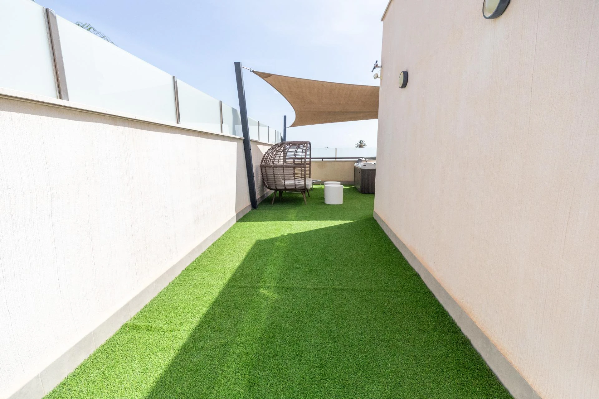 DUPLEX ADOSADO CON PISCINA y SOLARIUM CON JACUZZI