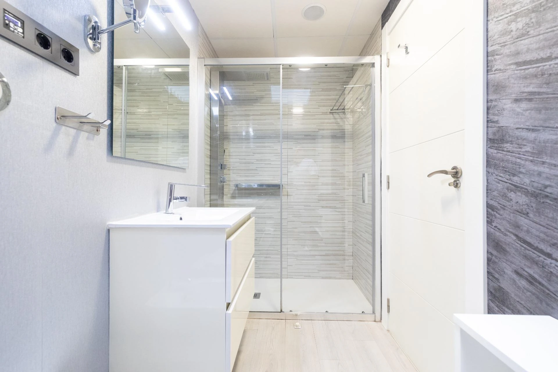 DUPLEX ADOSADO CON PISCINA y SOLARIUM CON JACUZZI