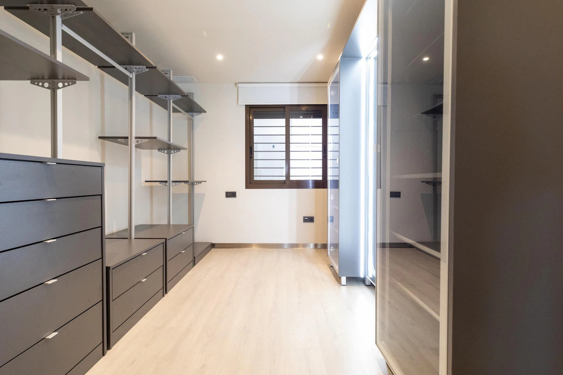 DUPLEX ADOSADO CON PISCINA y SOLARIUM CON JACUZZI