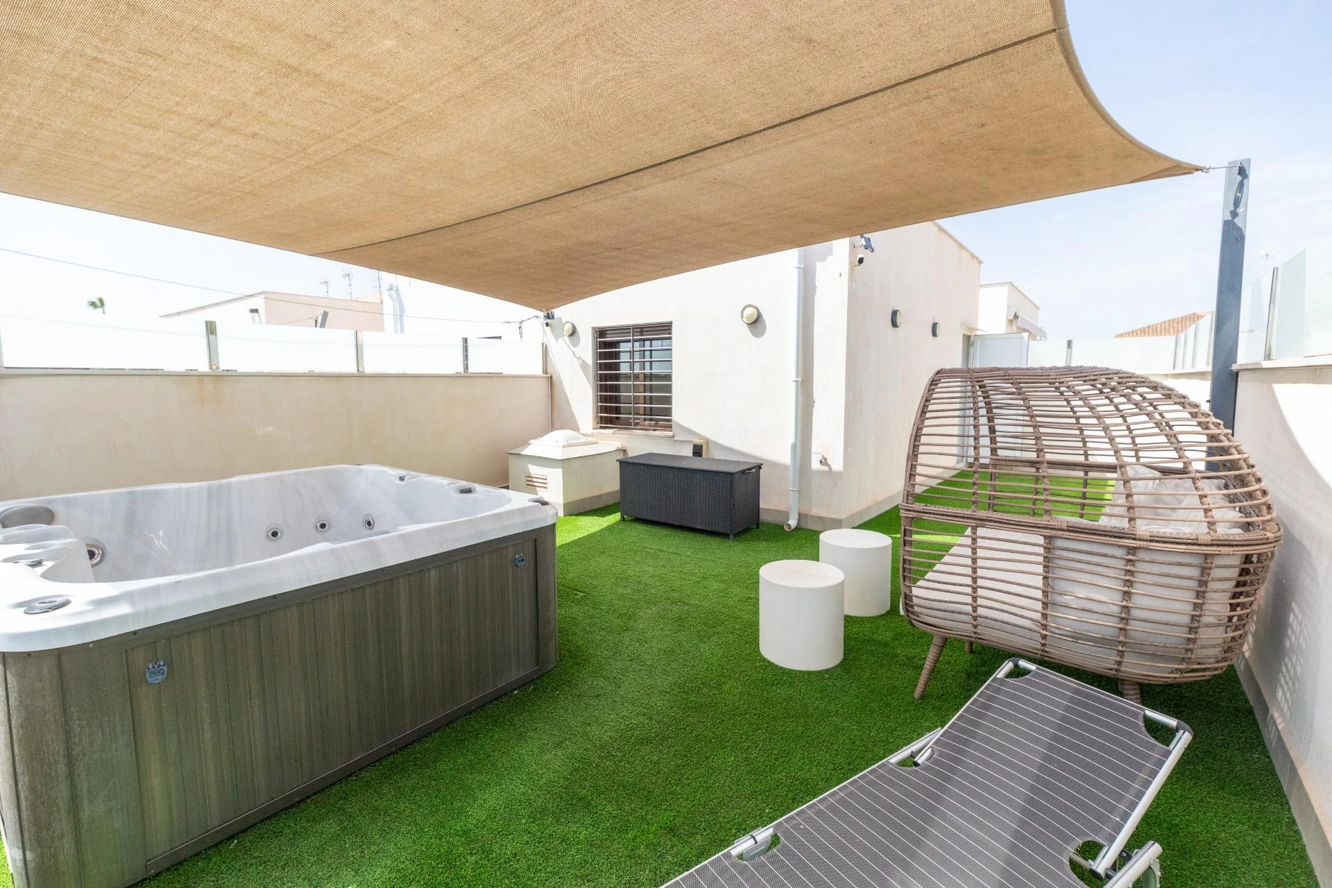 DUPLEX ADOSADO CON PISCINA y SOLARIUM CON JACUZZI