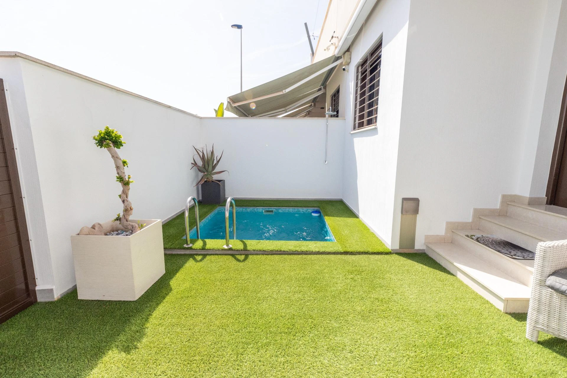 DUPLEX ADOSADO CON PISCINA y SOLARIUM CON JACUZZI