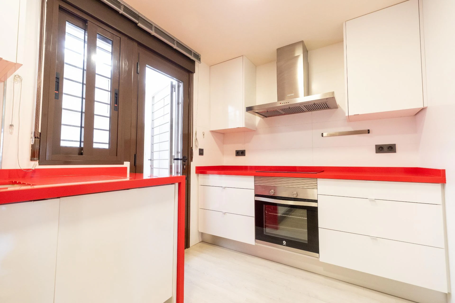 DUPLEX ADOSADO CON PISCINA y SOLARIUM CON JACUZZI