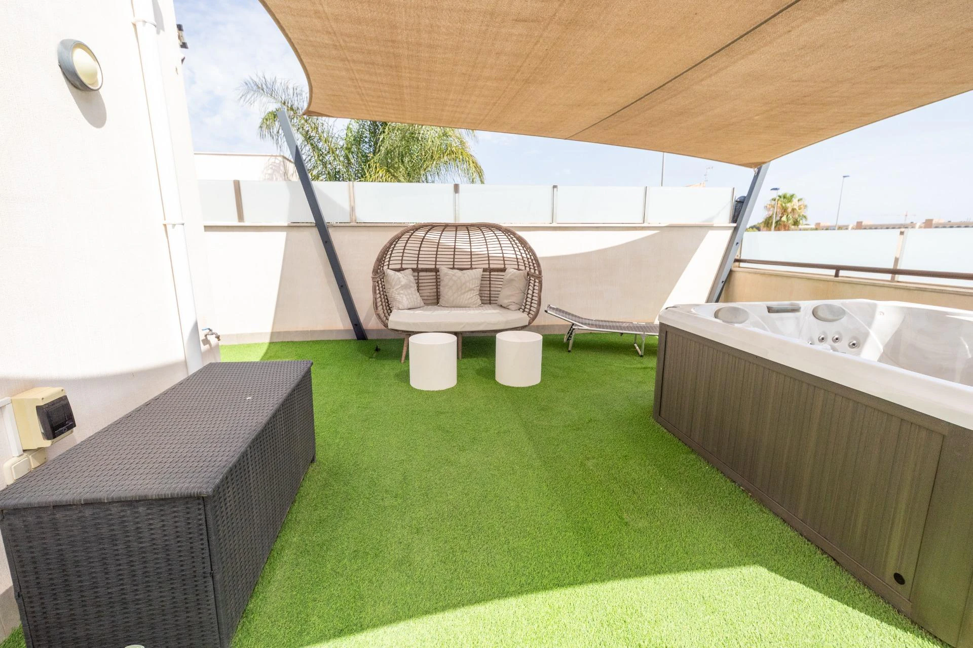 DUPLEX ADOSADO CON PISCINA y SOLARIUM CON JACUZZI