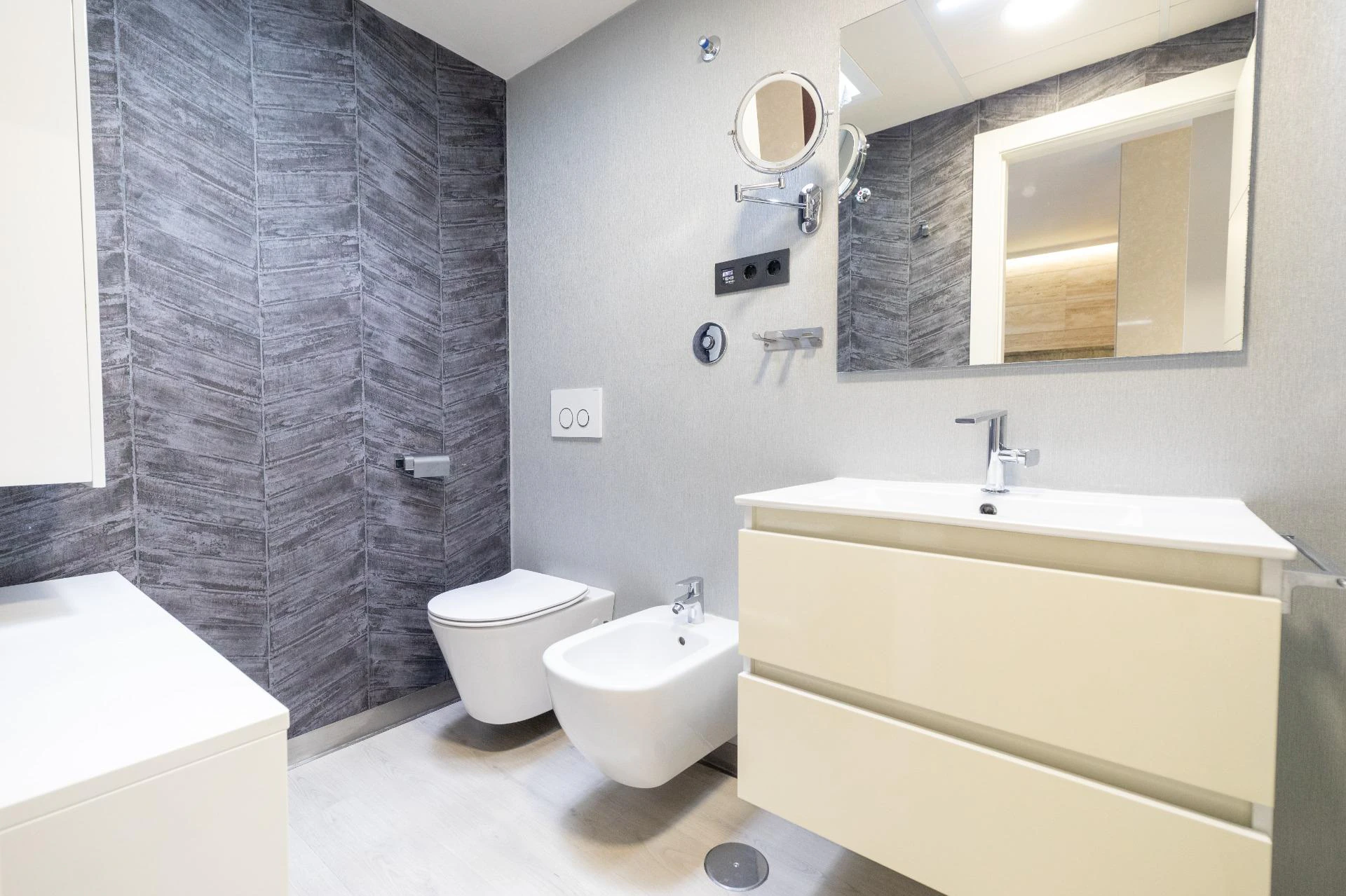 DUPLEX ADOSADO CON PISCINA y SOLARIUM CON JACUZZI