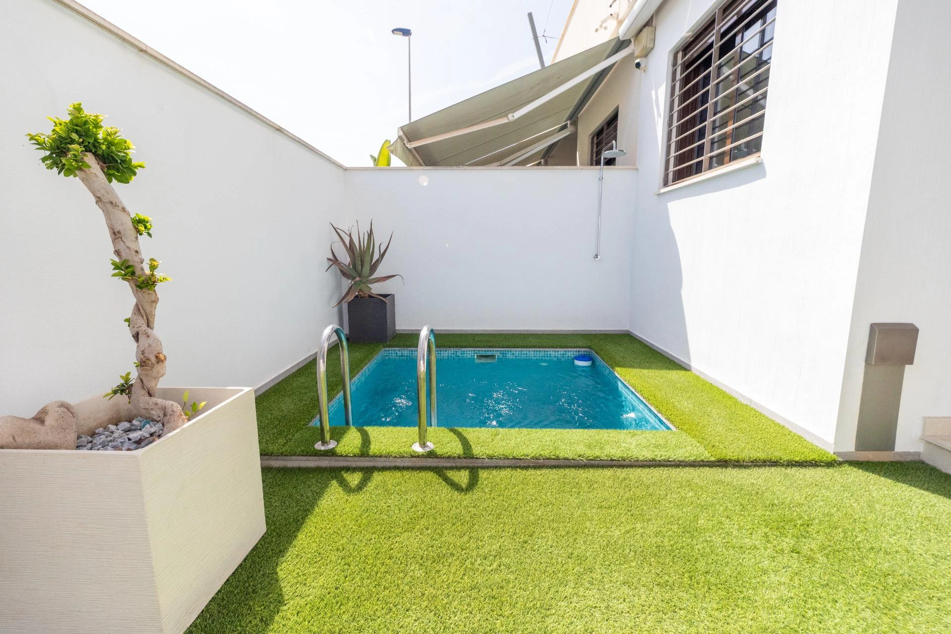DUPLEX ADOSADO CON PISCINA y SOLARIUM CON JACUZZI