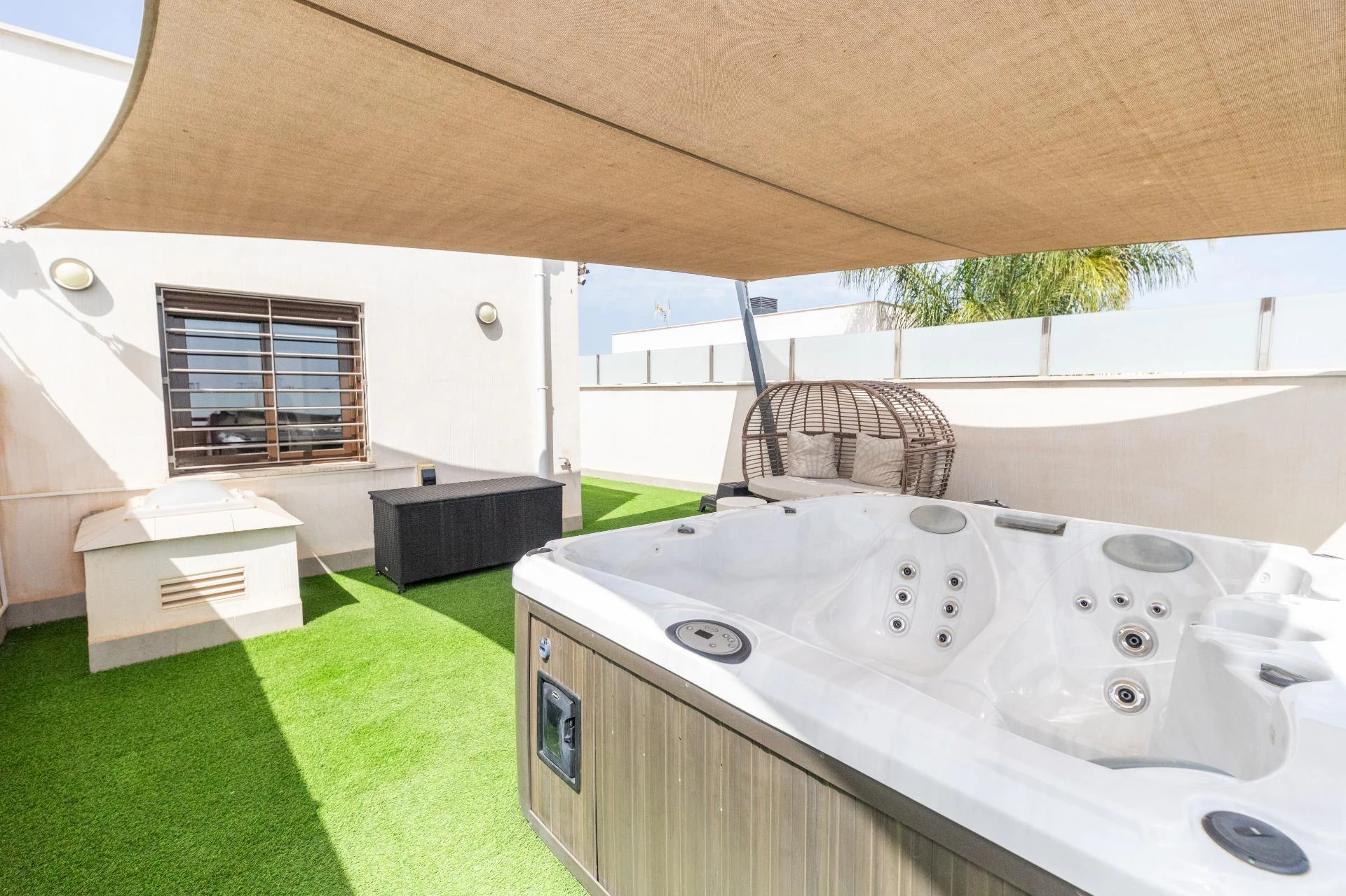 DUPLEX ADOSADO CON PISCINA y SOLARIUM CON JACUZZI