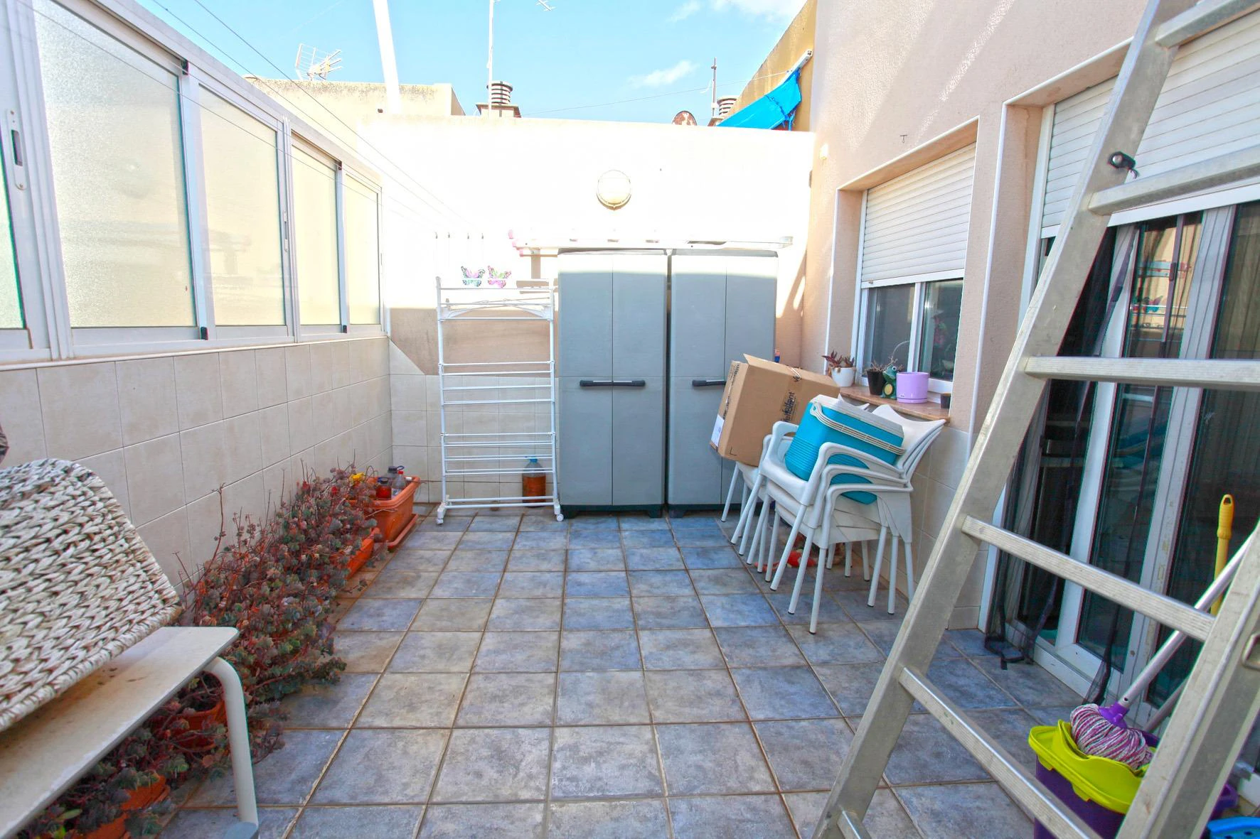 ¡ESPACIO ESPECTACULAR! Piso único 2 habitaciones( antes 3)Y 2 BAÑOS UNO EN SUITE con salón gigante, patio, vestidor y azotea privada
