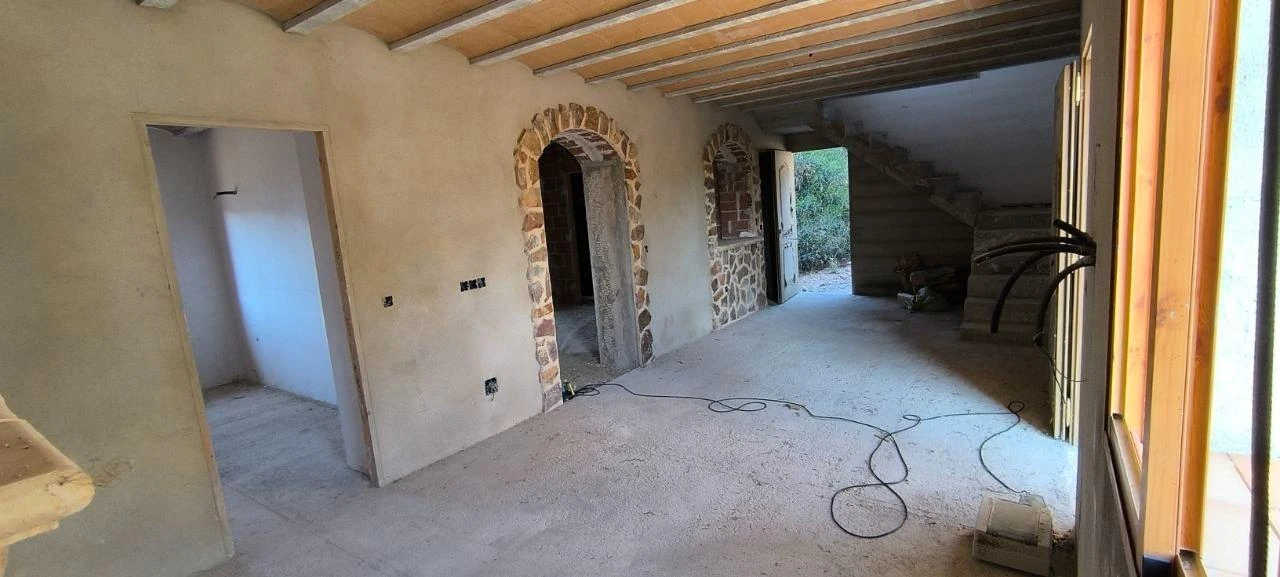 Amplia Casa con Terreno Rústico en Ricote por solo €100,000