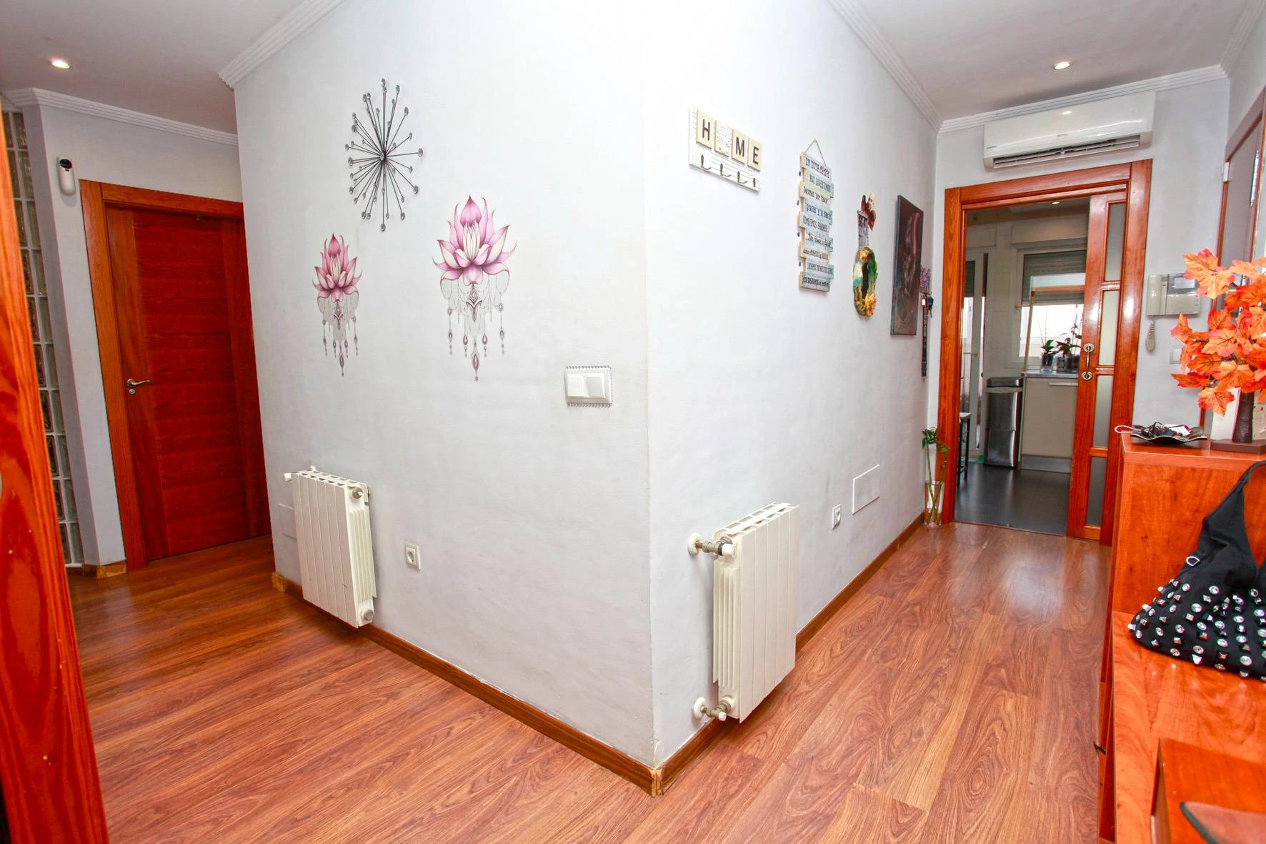 ¡ESPACIO ESPECTACULAR! Piso único 2 habitaciones( antes 3)Y 2 BAÑOS UNO EN SUITE con salón gigante, patio, vestidor y azotea privada