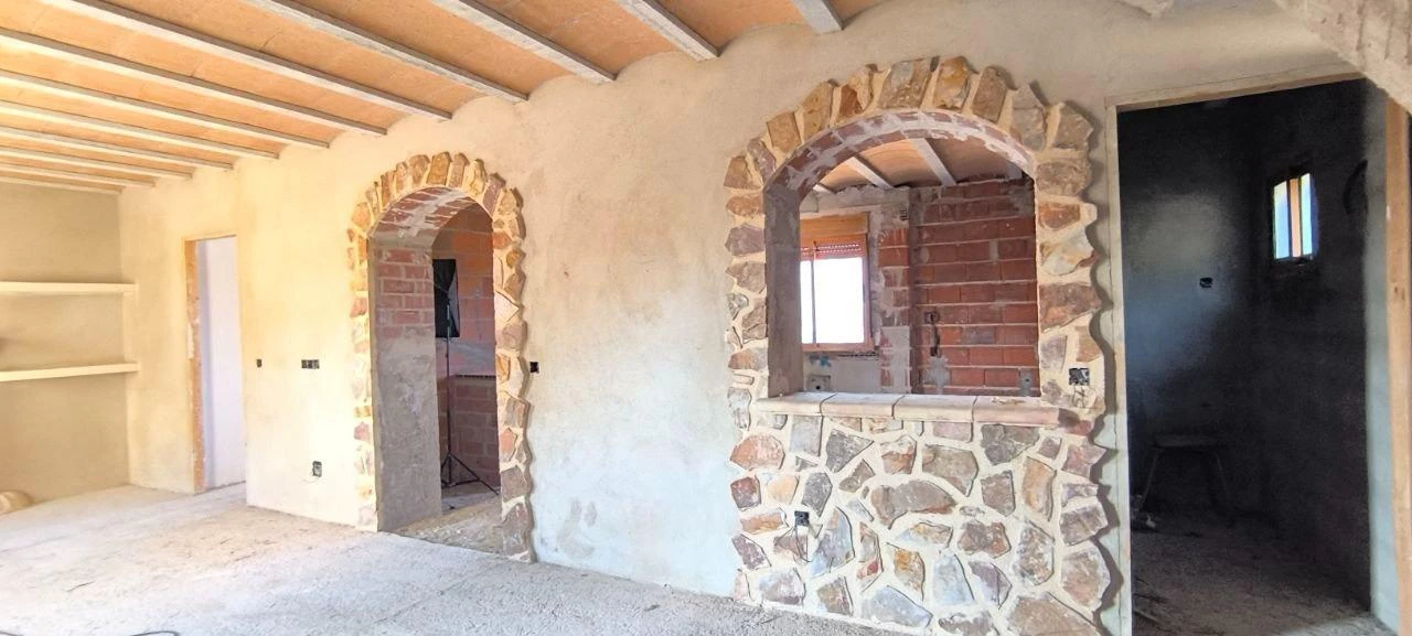 Amplia Casa con Terreno Rústico en Ricote por solo €100,000